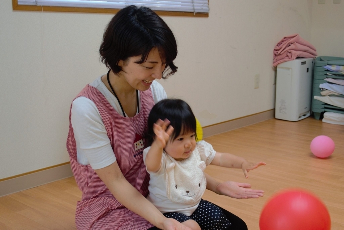 対応が”天使”すぎる！？おうち保育園おおいまち園の魅力～保育スタッフかえ先生にインタビュー～