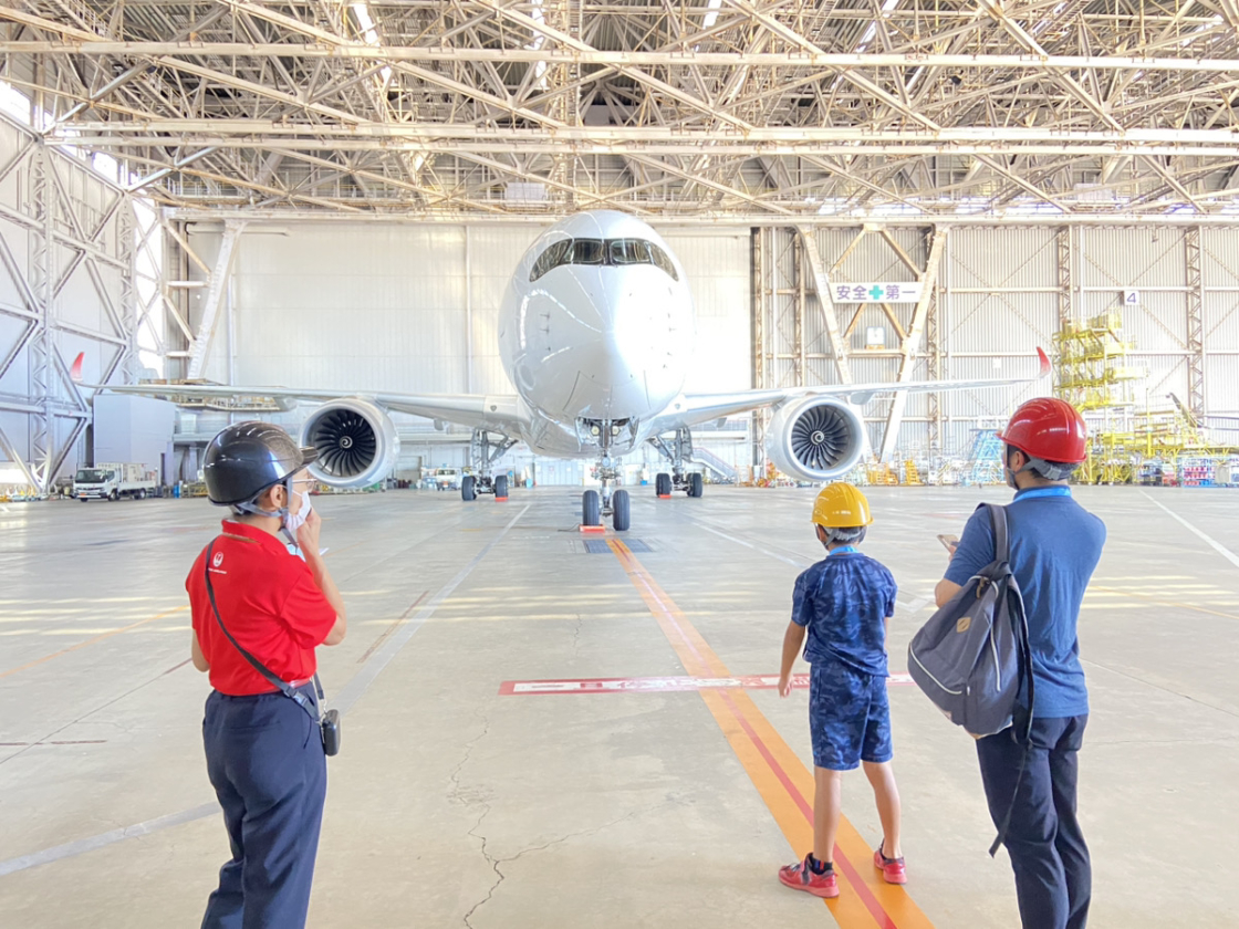 飛行機の格納庫見学