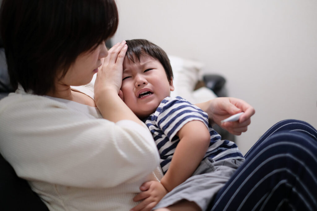 熱を出している子供のイメージ