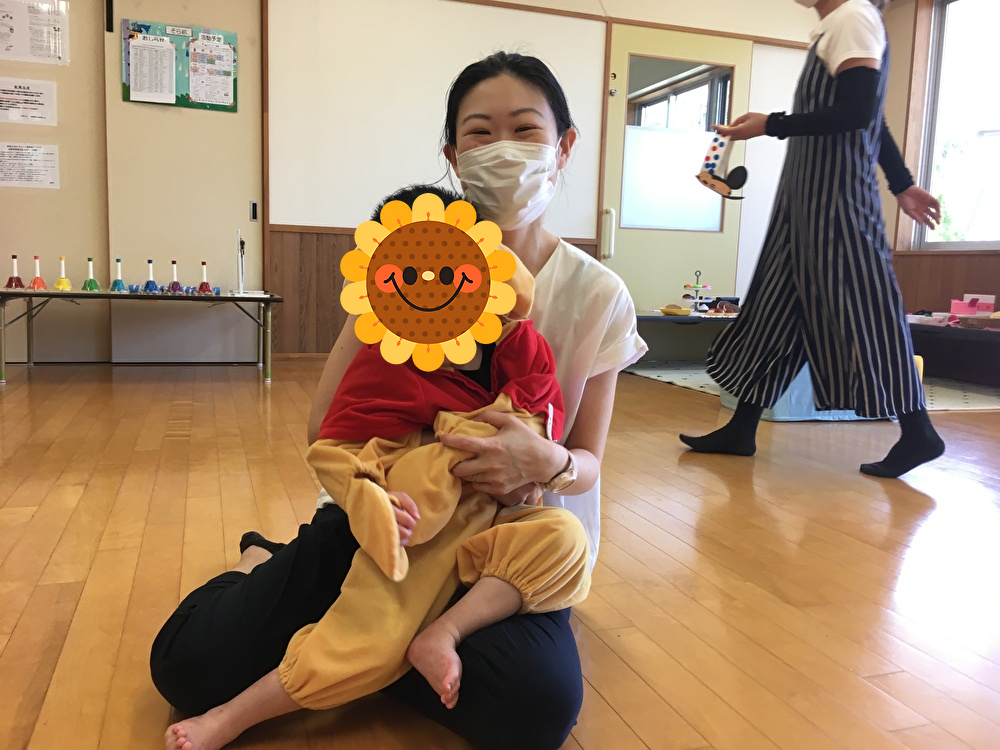 療育で活動中の小澤さんとお子さん