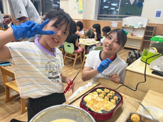 たこ焼きを作る様子