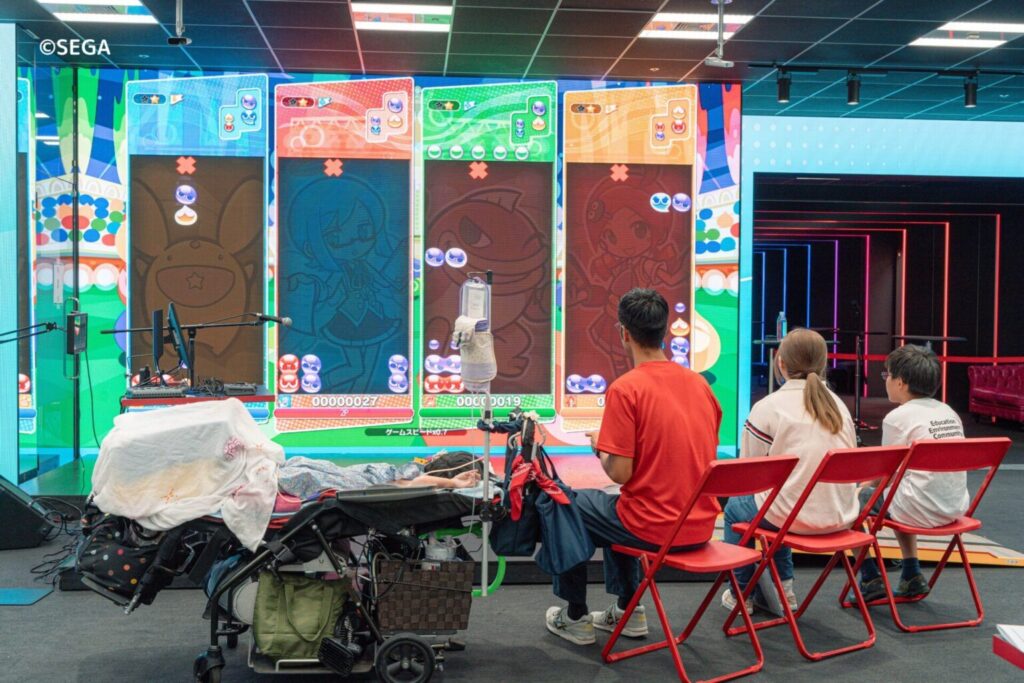 障害のある人もない人も一緒にゲームを楽しんでいる様子