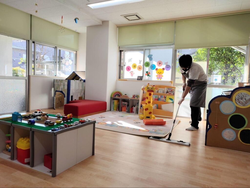 フローレンス障害者雇用の清掃作業の様子