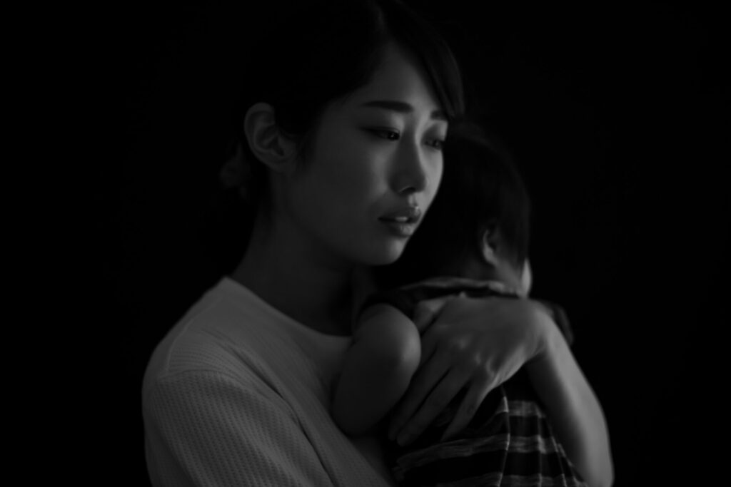子育てに悩む母親