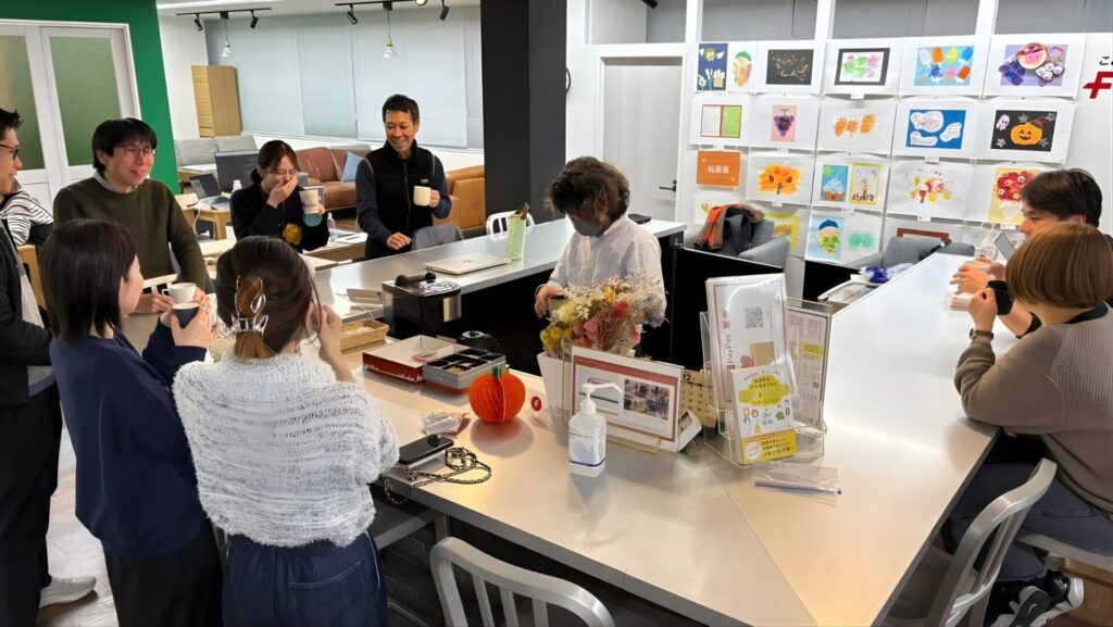 オペレーションズメンバーが給仕するフィーカの様子